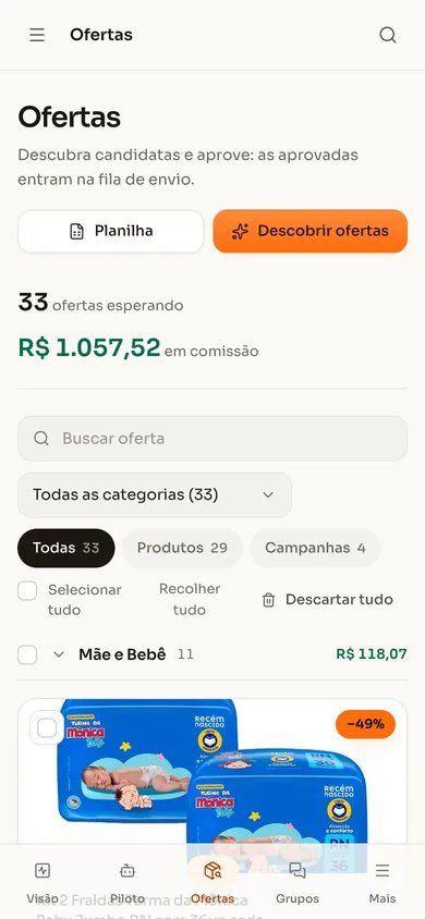 Painel do ClickSpy aberto no celular, na tela de Ofertas, com as ofertas esperando aprovação e a comissão estimada.